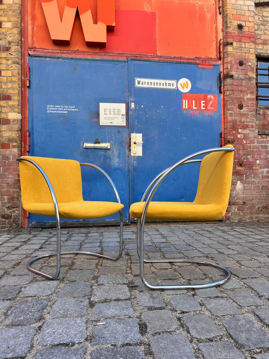 Freischwinger „Lens“ senfgelb Cord & Chrom von Giovanni Offredi für Saporiti Italia