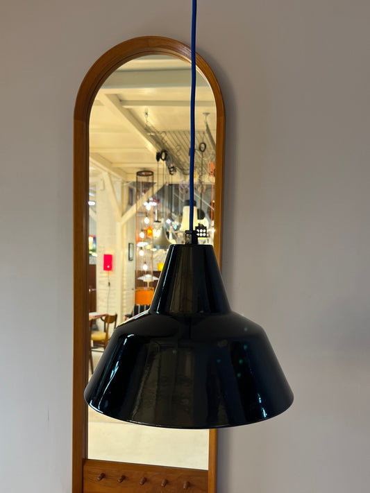 Hängelampe mit schwarzer Emaille von Louis Poulsen