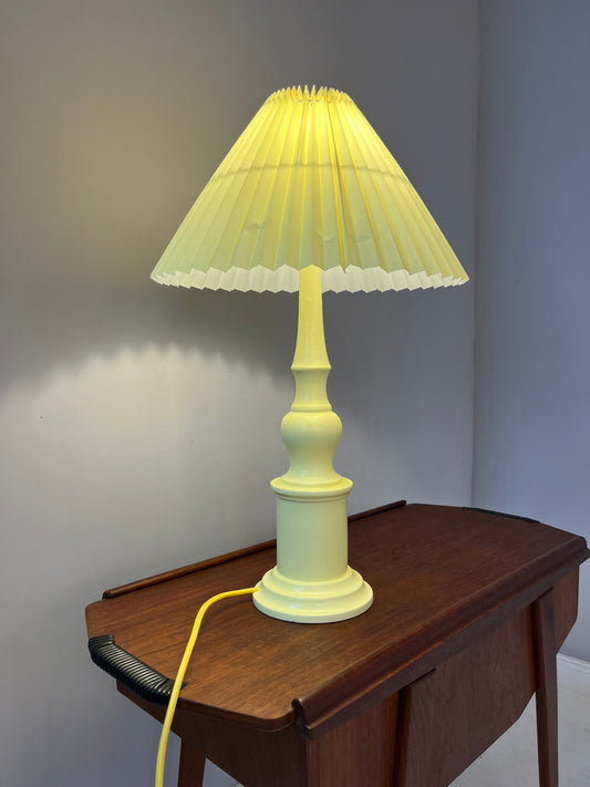 Tischlampe butteryellow neu lackiert