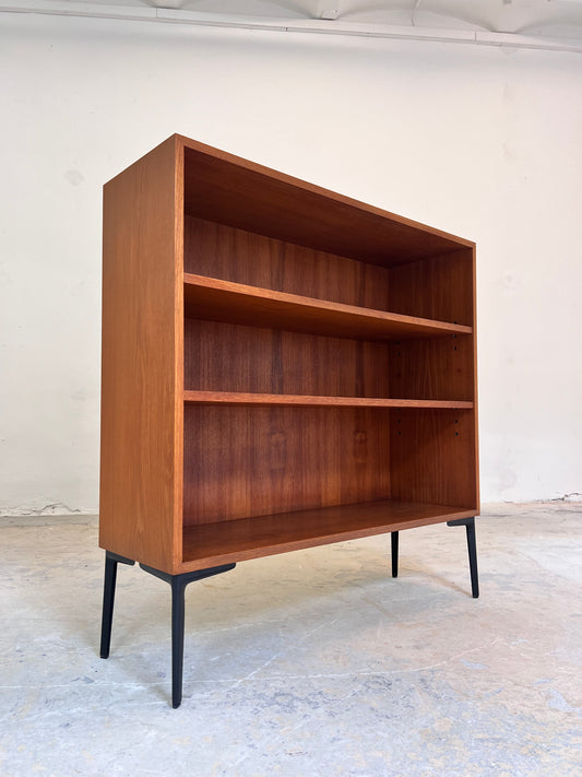 Regal Teak mit neuen Metallfüßen von IDEE Möbel