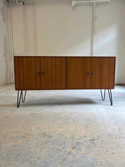 Sideboard Teak mit Flügeltüren & Messinggriffen