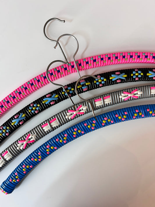 Set: 4x Kleiderbügel pink blau