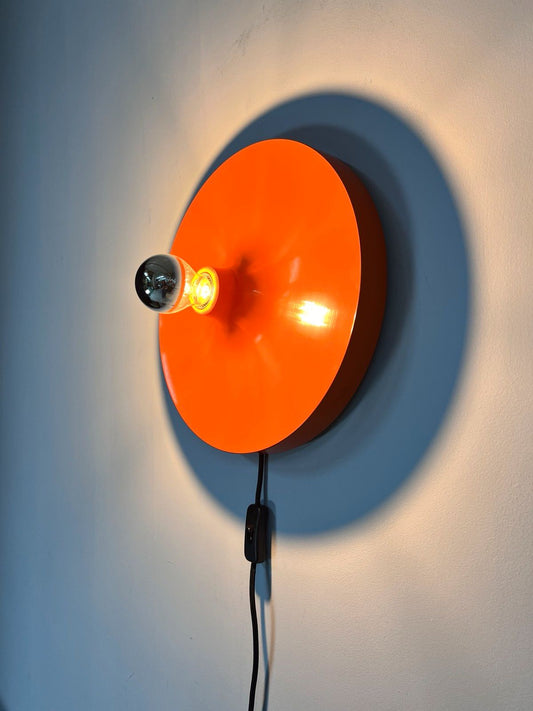 Wandlampe Diskus orange 35 cm von Charlotte Perriand für Honsel