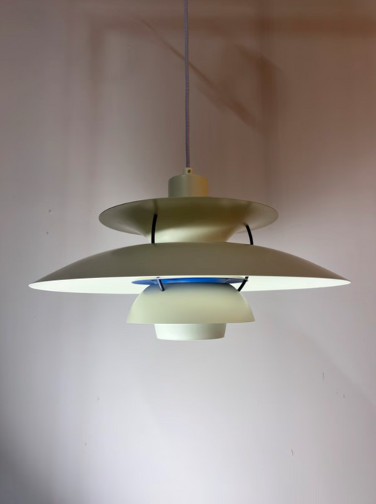 Lamellenlampe PH5 weiß blau mit lila Kabel von Poul Henningsen für Louis Poulsen