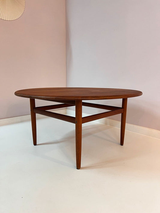 Runder Couchtisch Teak von Niels Bach