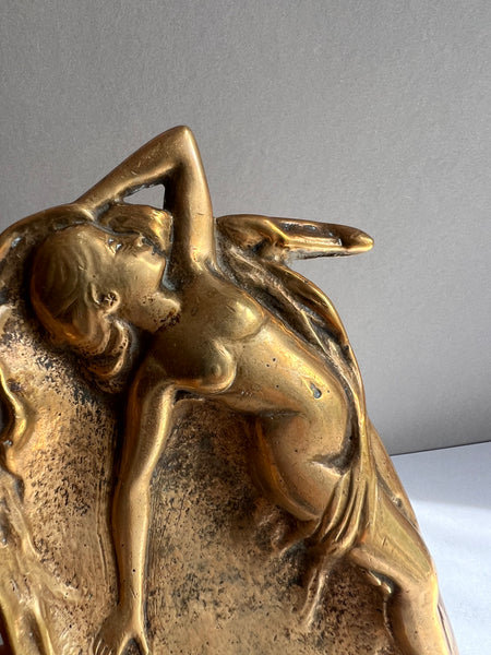 Art-Déco Schale aus Messing "Nude"