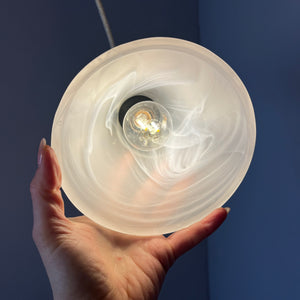 Hängelampe marmoriertes Glas Kupfer
