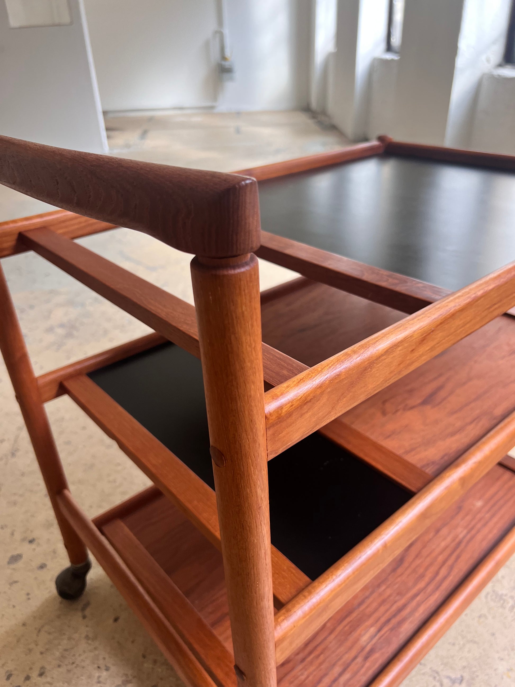 Barwagen Teak von Nissen Dänemark