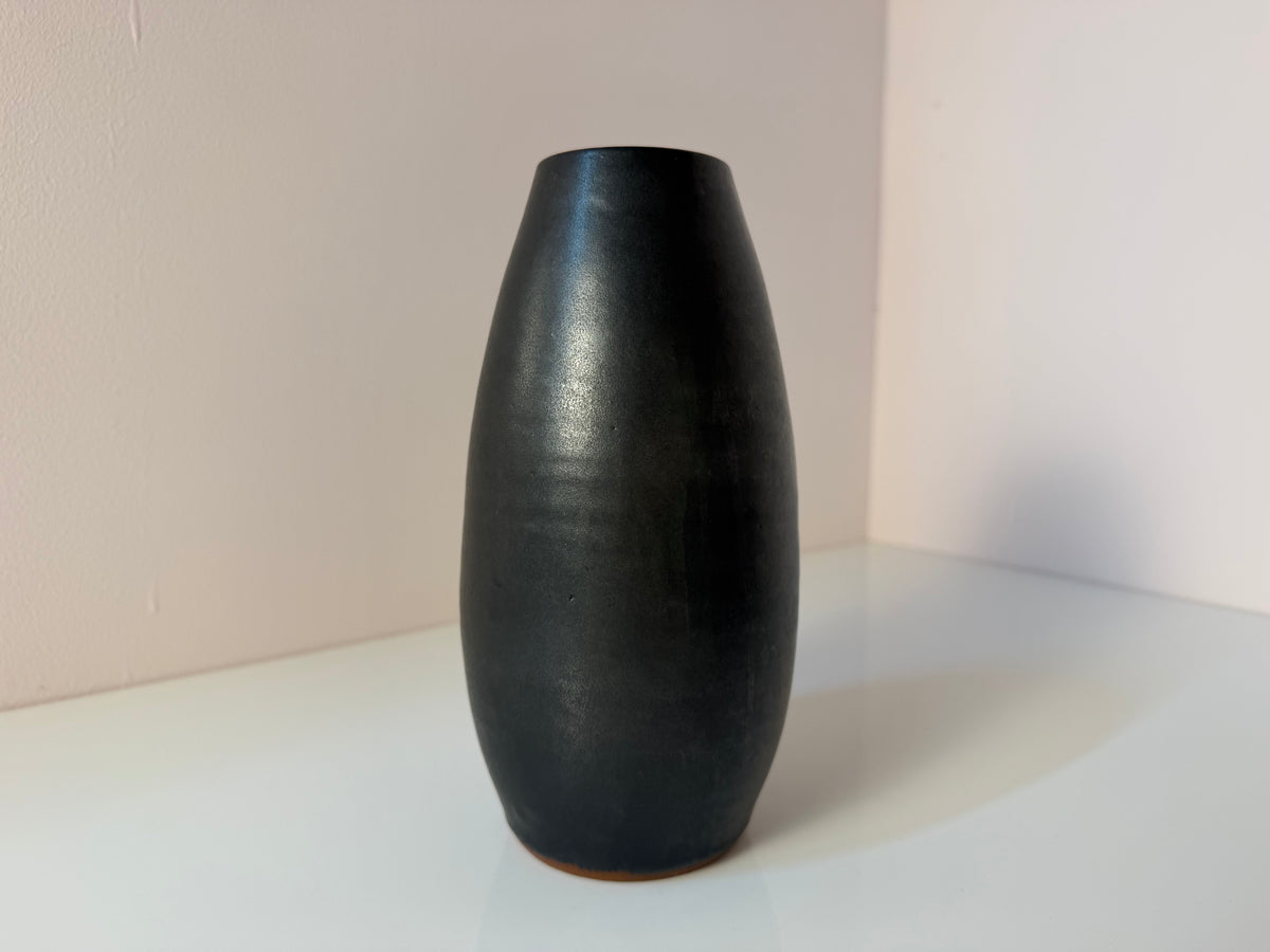 Vase anthrazit mit Eisenglasur