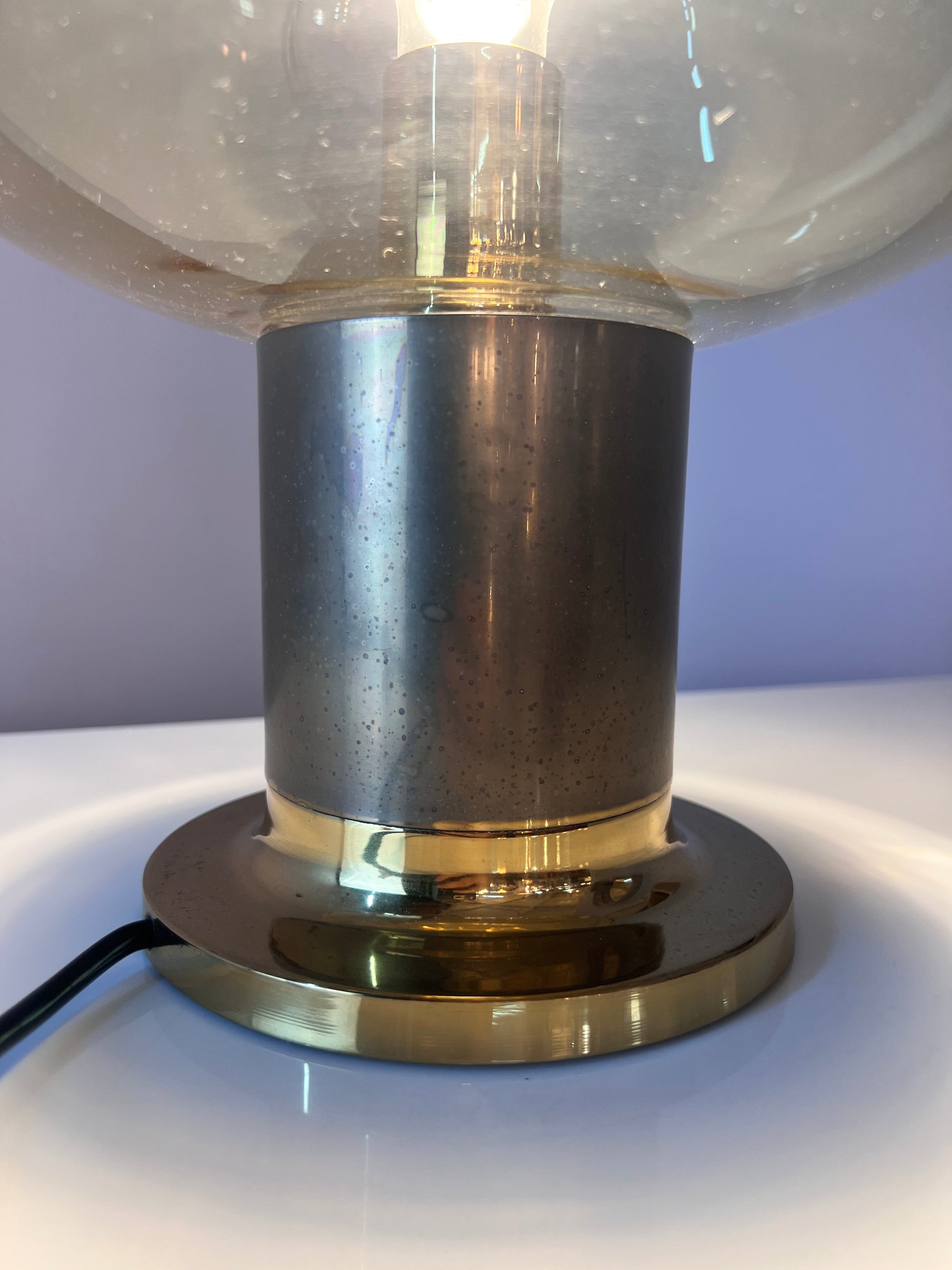 Tischlampe Messing Glas mundgeblasen