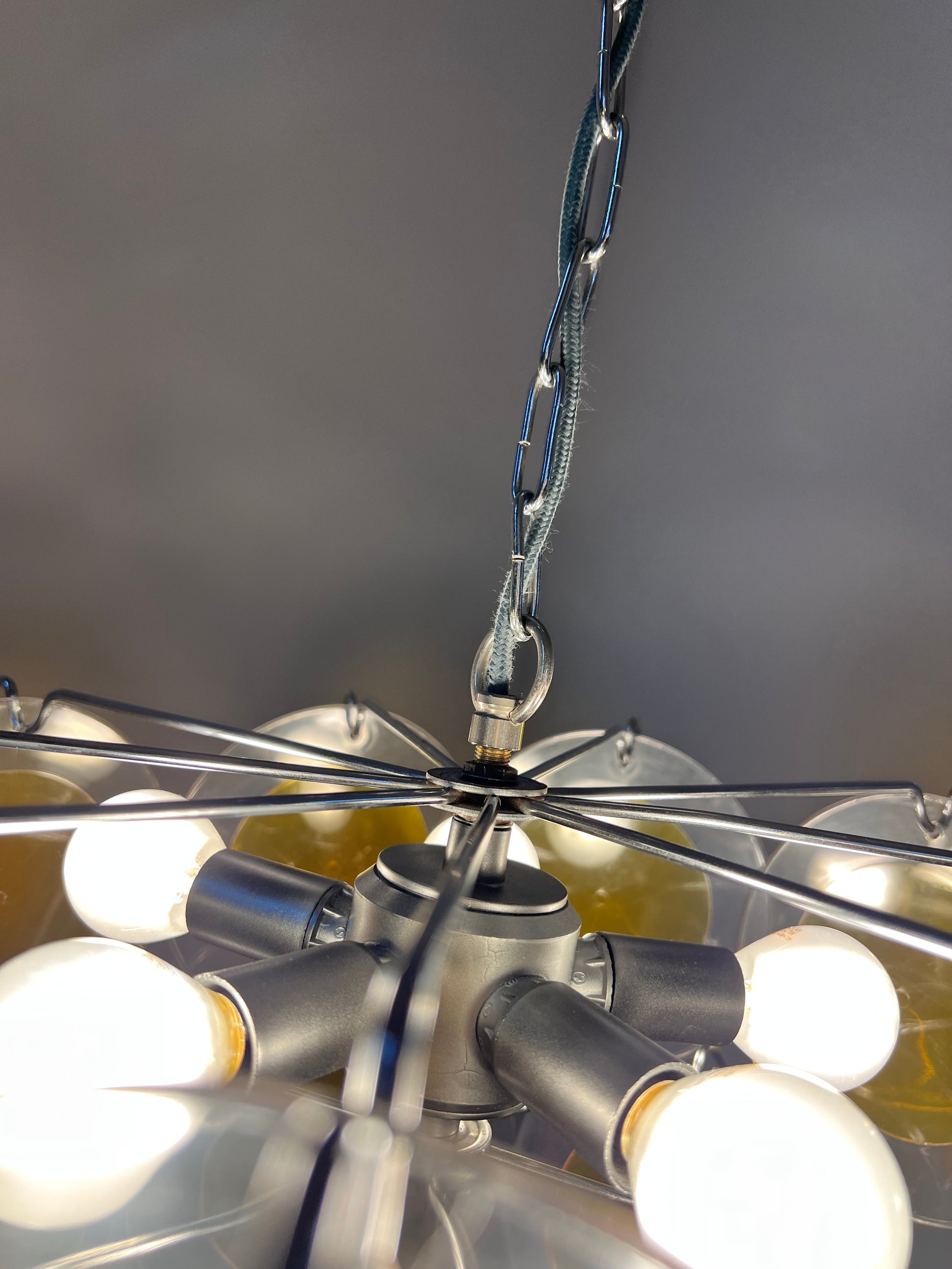 Kronleuchter gelb silber mit Plexiglas-Scheiben