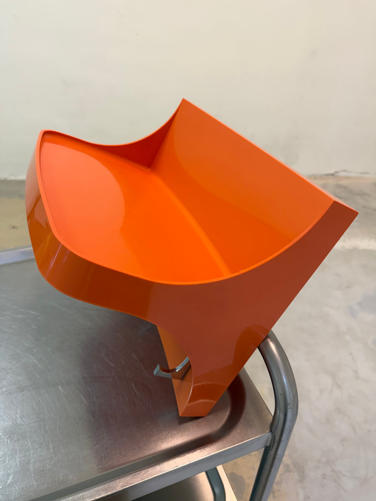 Wandregal orange Kunststoff mit Garderobenhaken