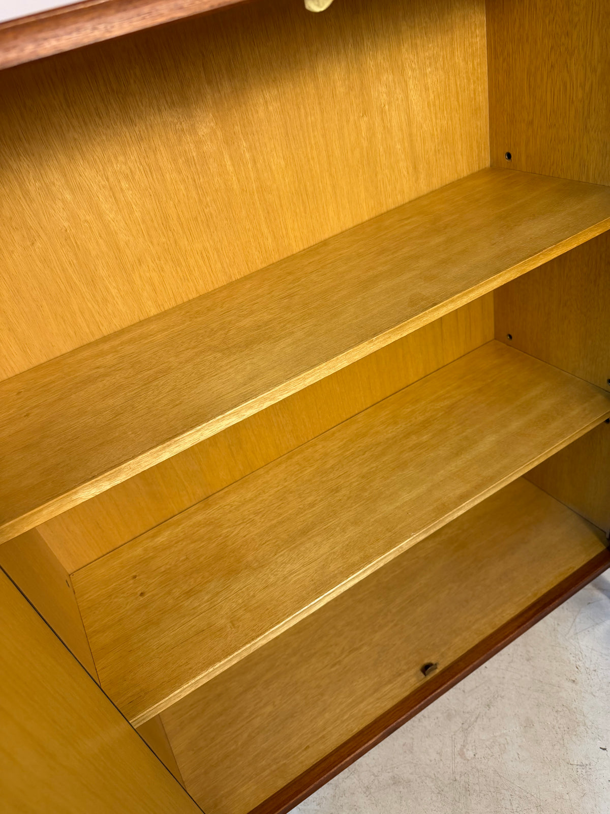 Schrank Teak mit Schloss & neuen Chromfüßen von Heinrich Riestenpatt