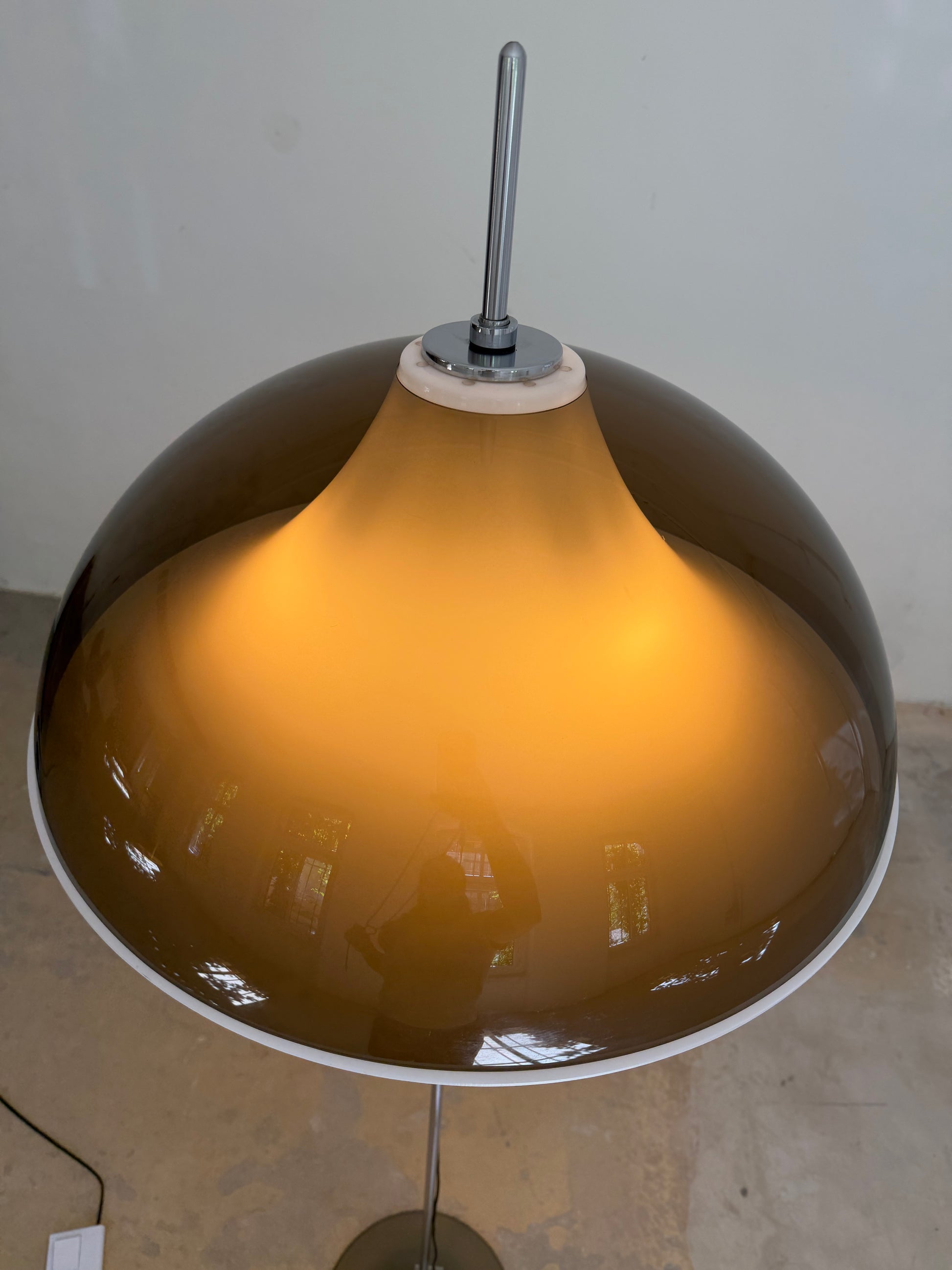 Stehlampe braun weiß Acryl Chrom von Elio Martinelli