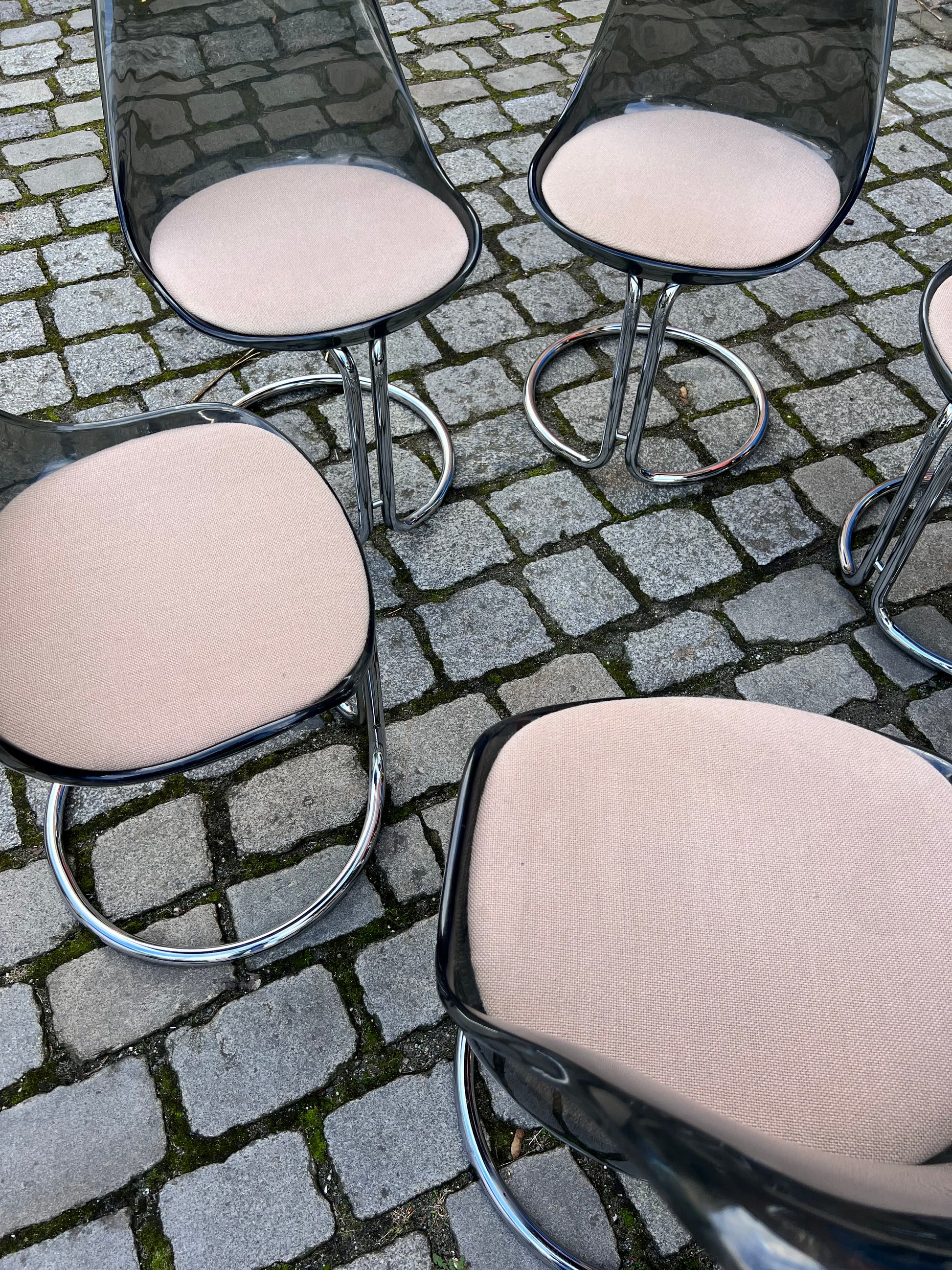 Freischwinger grau beige Kunststoff Chrom