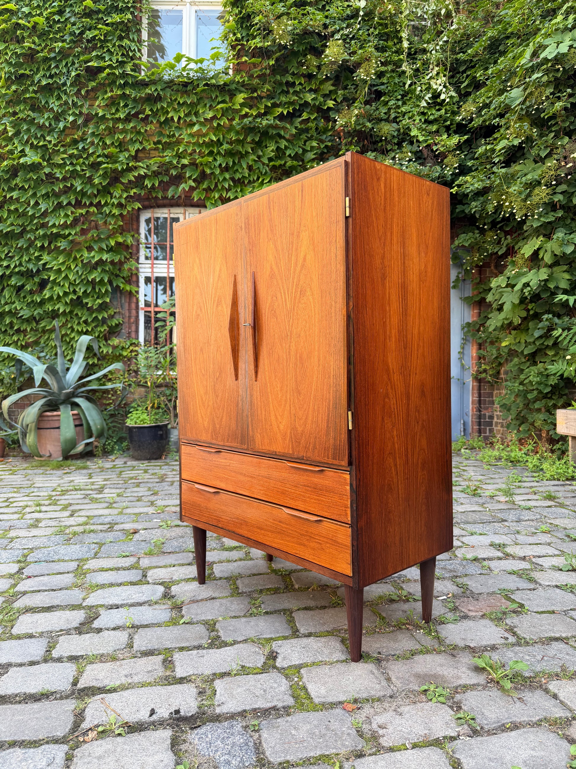 Kommodenschrank mit Flügeltüren & Schloss aus Dänemark