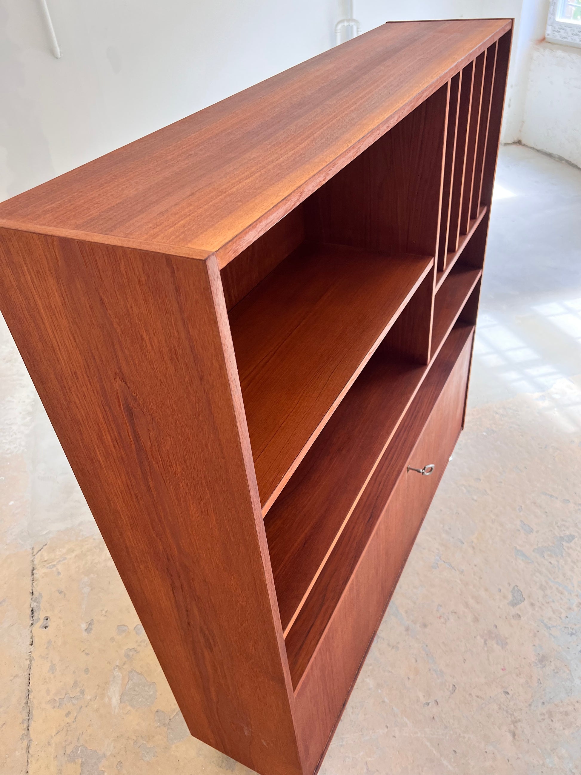 Bücherregal mit Klappfach Teak aus Dänemark