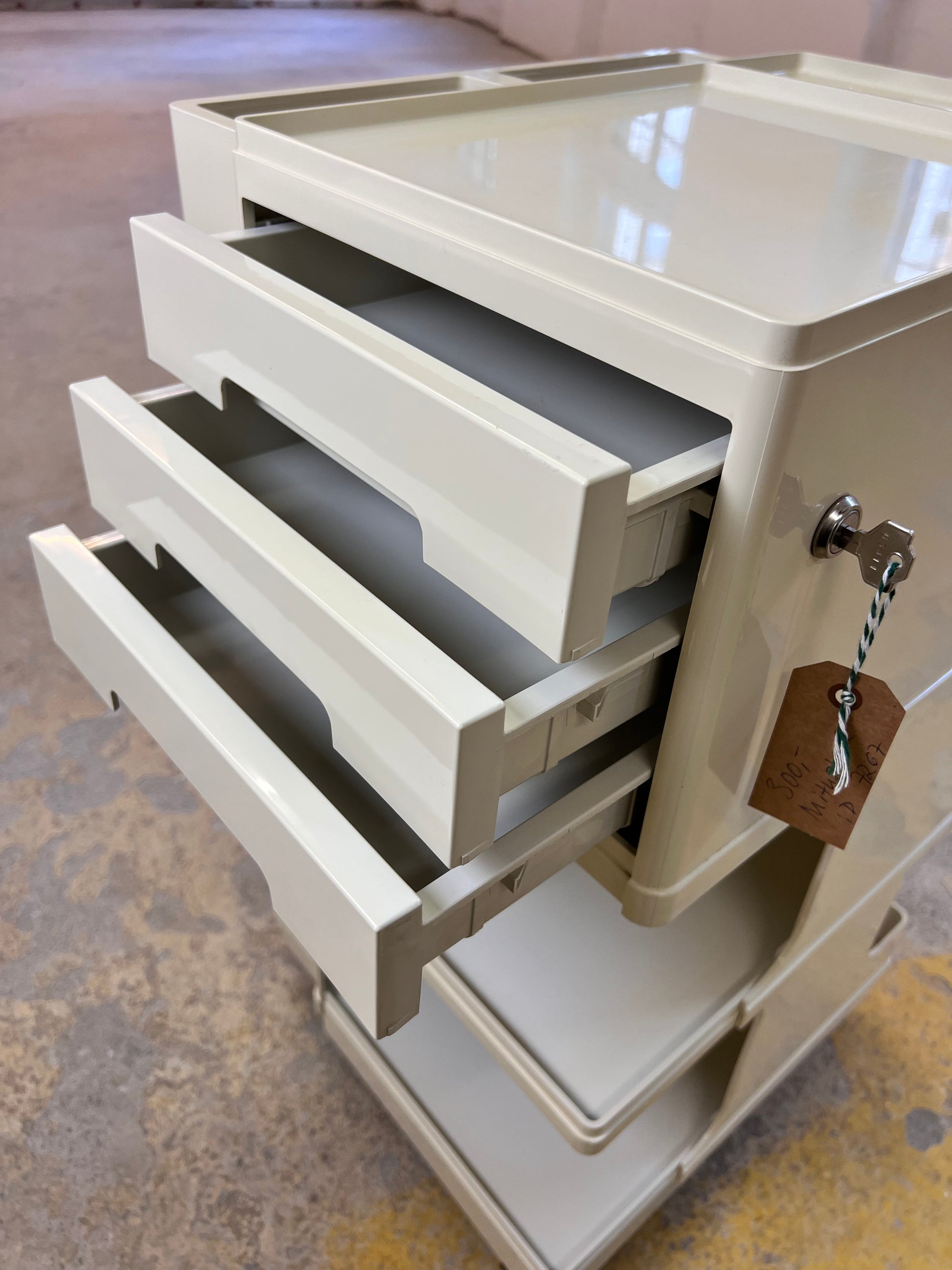 Rollwagen Stile cremeweiß von Giovanni Pelis für Neolt