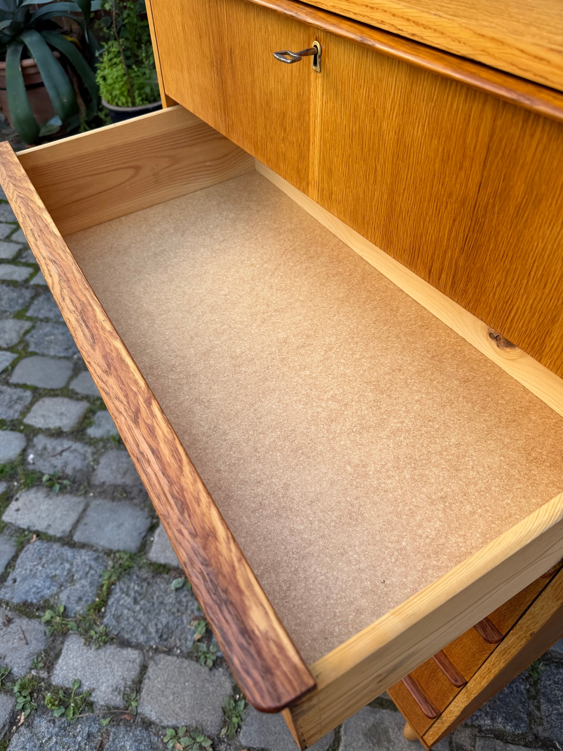 Tallboy Kommode Eiche mit Schloss aus Dänemark