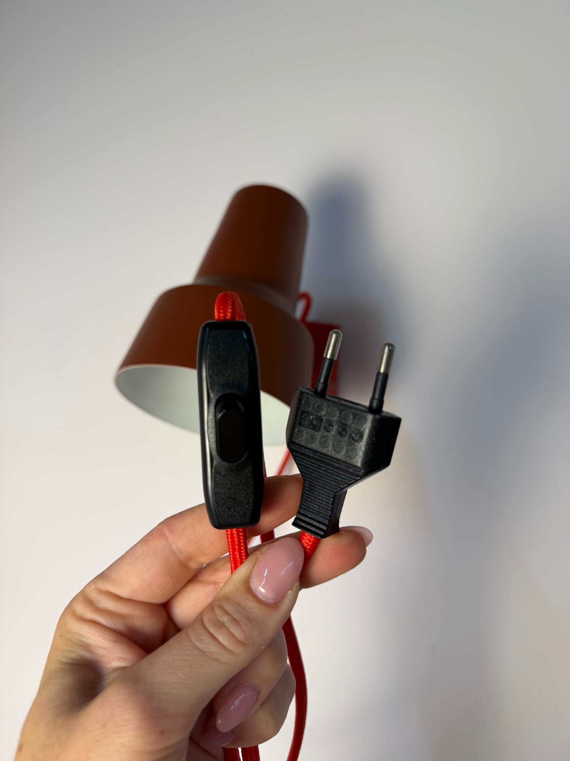 Wandlampe rot neu lackiert von Luxo