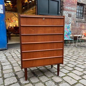 Kommode Teak mit Schloss & durchgängigen Griffen