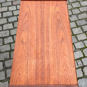 Kommode Teak mit Schloss & durchgängigen Griffen