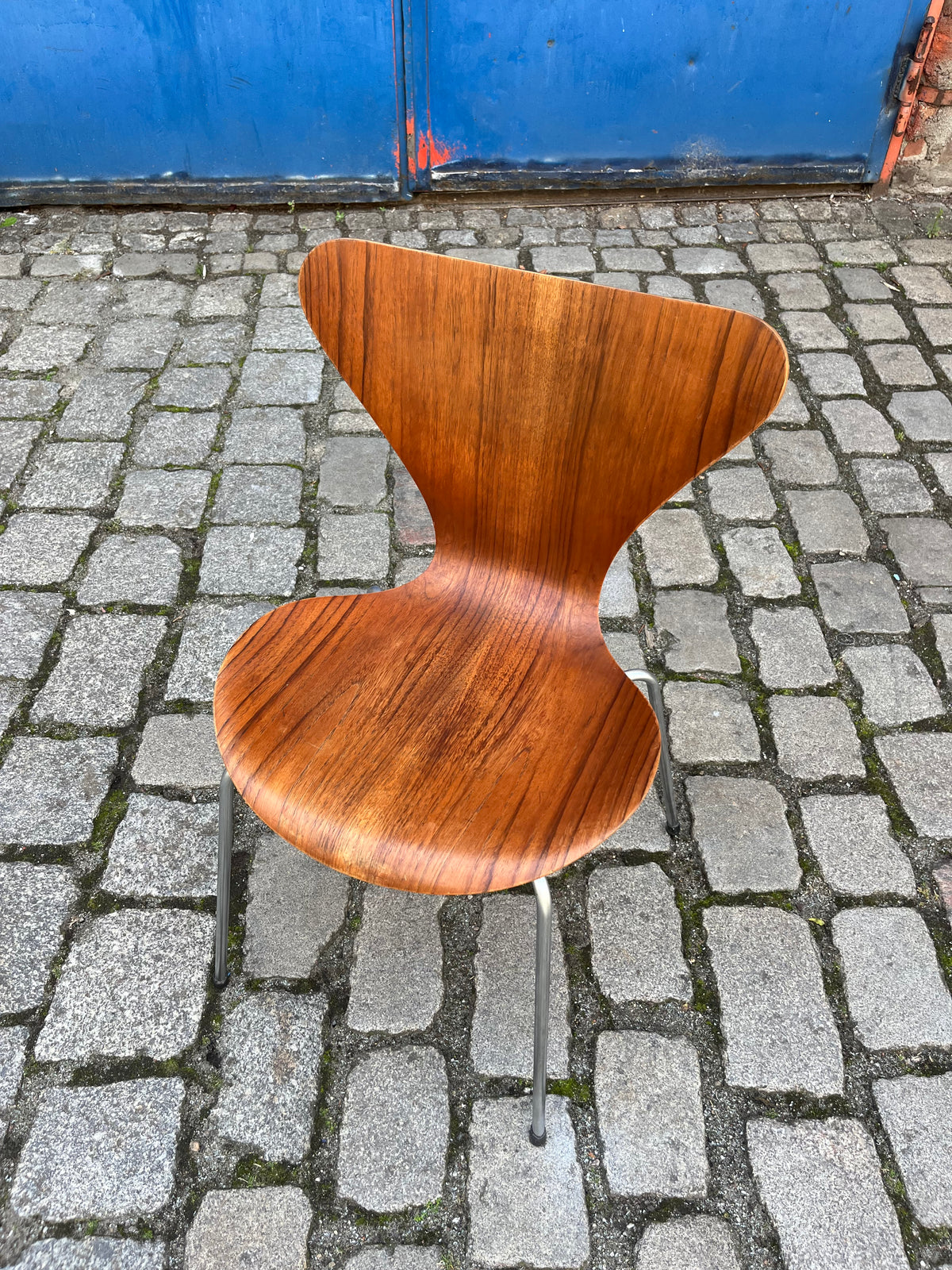 Stuhl Serie 7 Nussbaum von Arne Jacobsen für Fritz Hansen