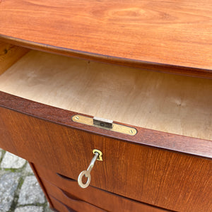 Geschwungene Kommode Teak aus Dänemark