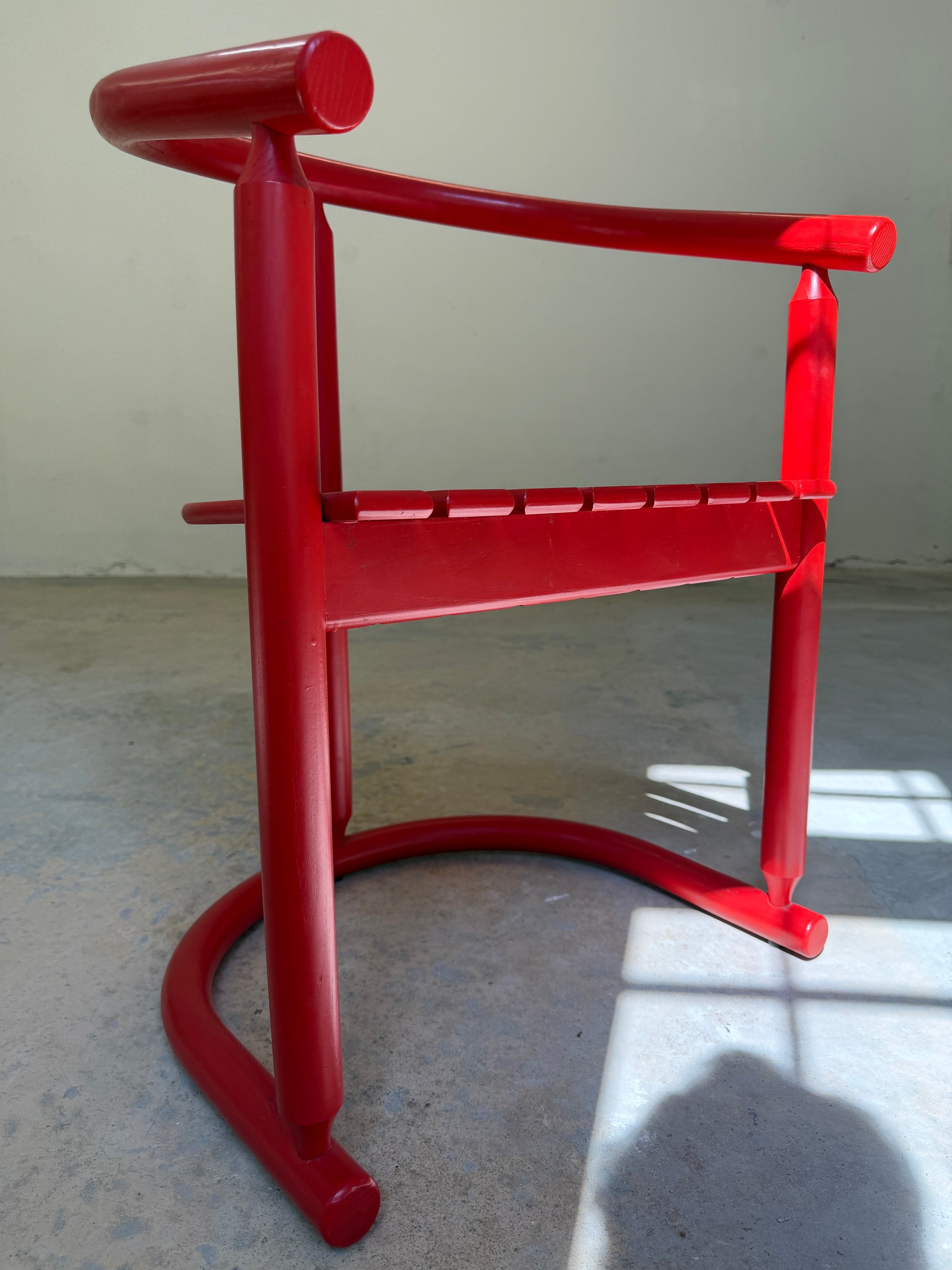 Armlehnstuhl rot von Allmilmö