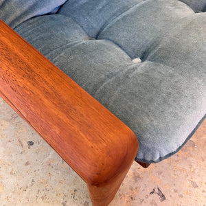 Sessel blau Samt und Teak Hochlehner