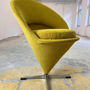 „Cone Chair“ gelb von Verner Panton neu bezogen