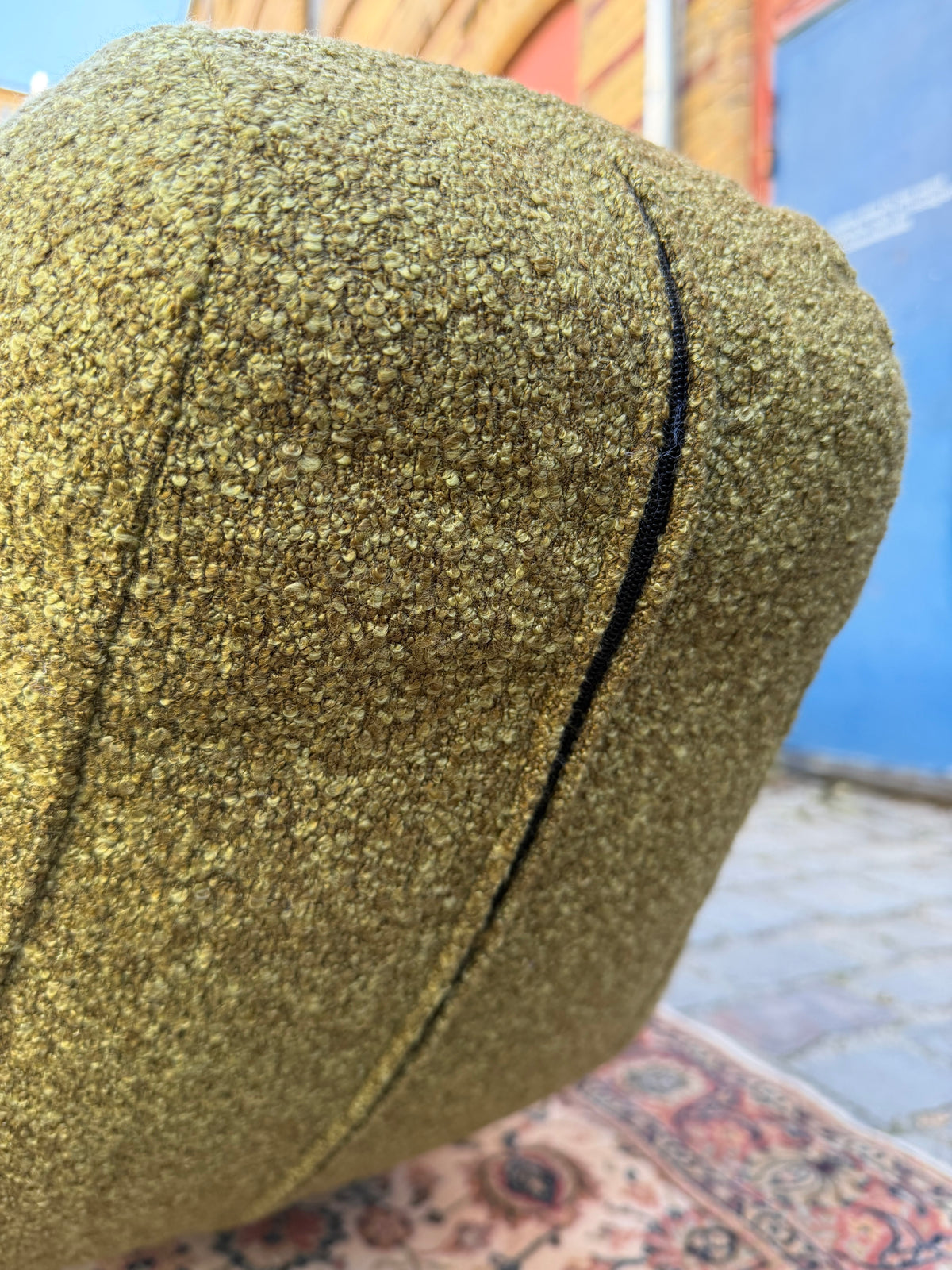 Liegesessel neu gepolstert moosgrün Bouclé aus Italien