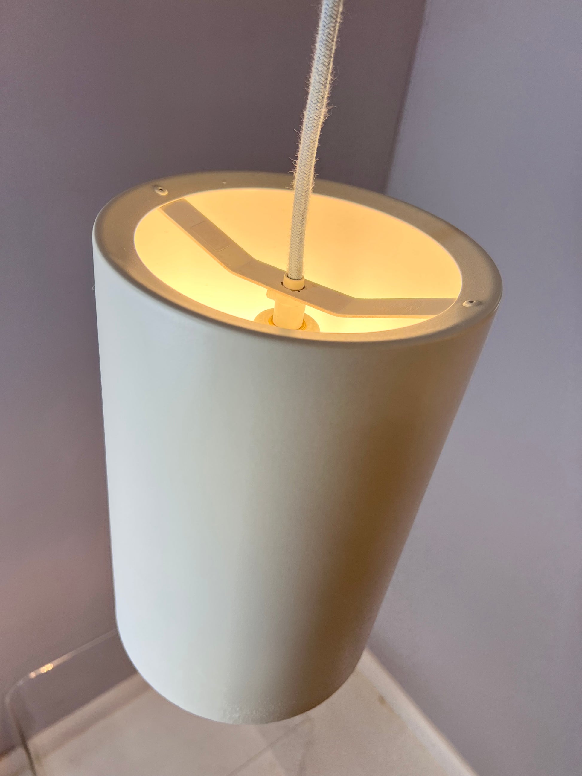 Zylinderlampe weiß neu lackiert von Fog & Mørup