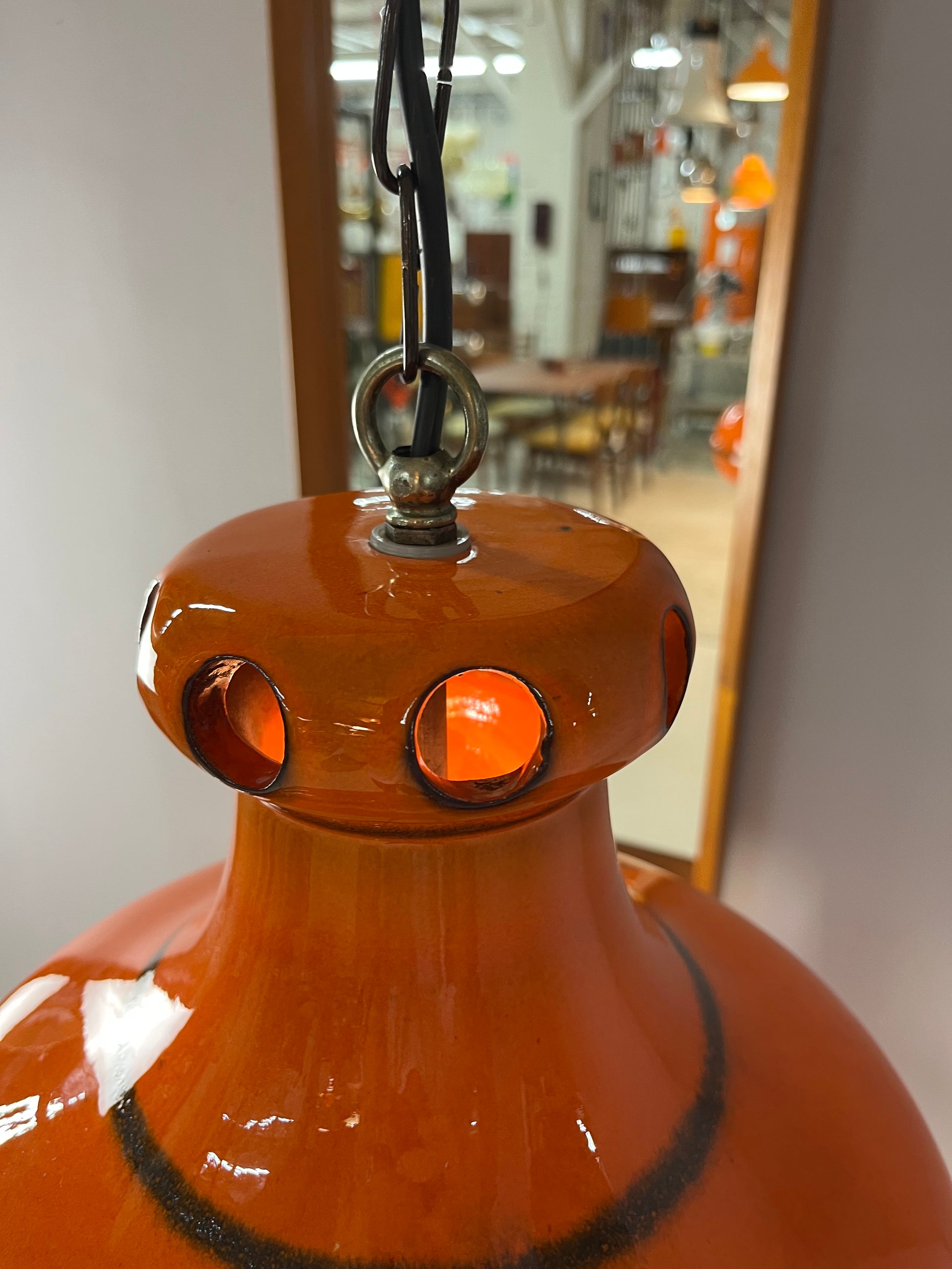 Keramiklampe orange mit Kette aus Westdeutschland