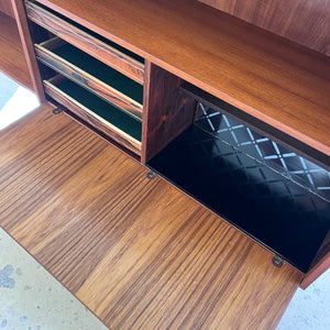 Regal auf Hairpinlegs aus Dänemark