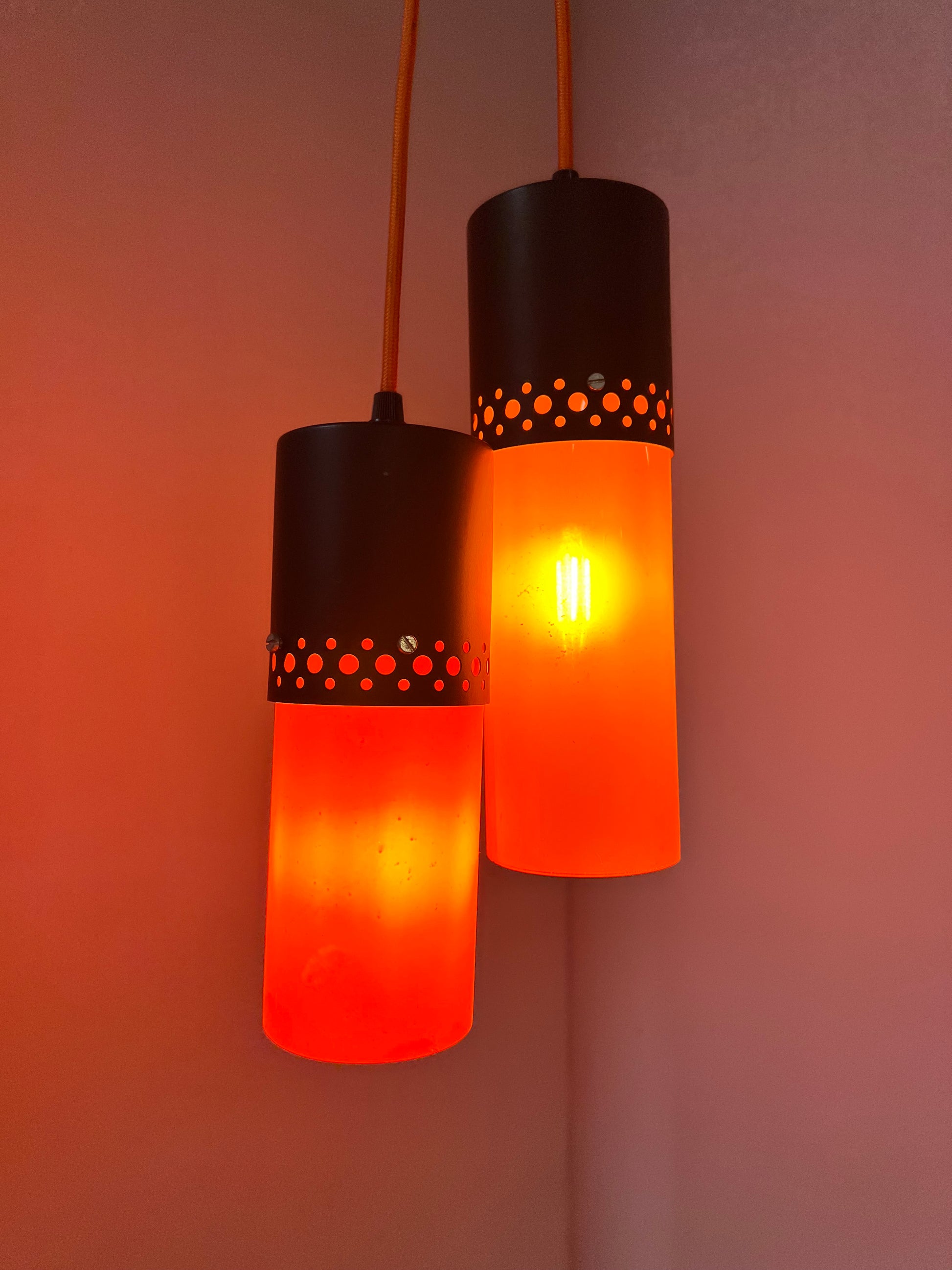 Hängelampe orange schwarz Kunststoff Metall