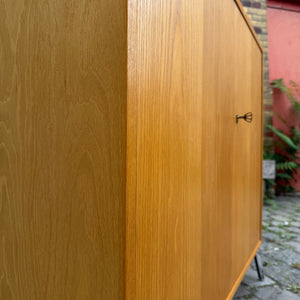Schrank Typ 605 Esche mit neuen Chromfüßen von Hellerau