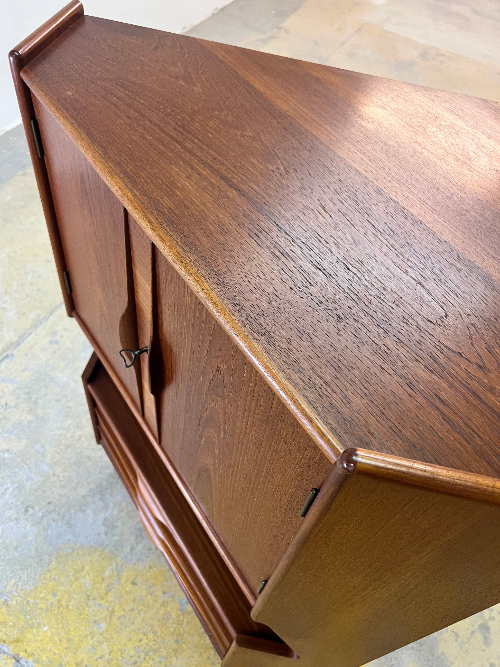 Eckschrank Teak mit Minibar aus Dänemark