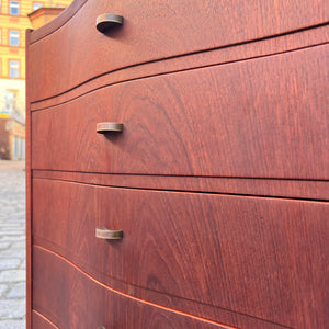 Geschwungene Kommode Teak aus Dänemark