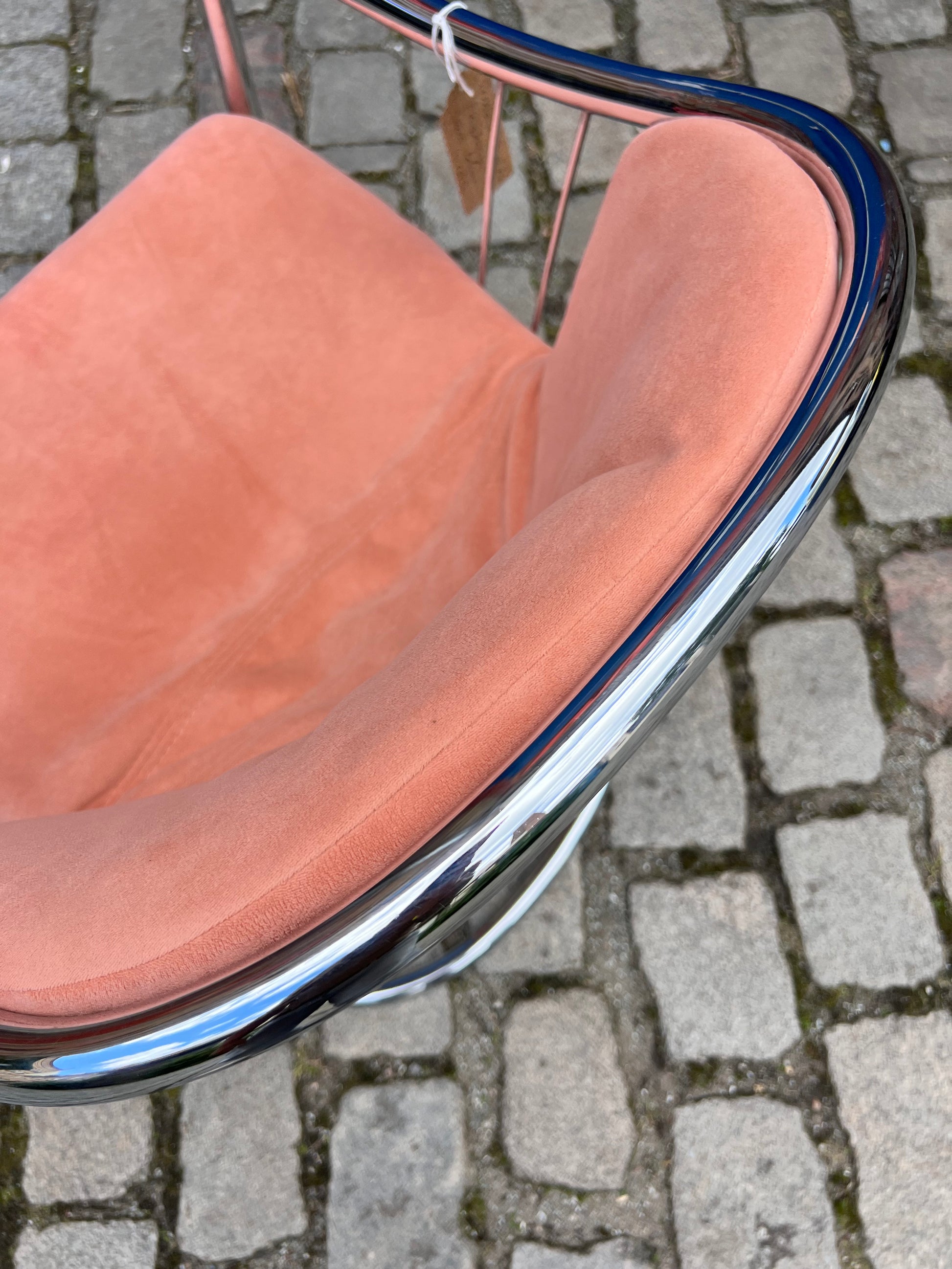 Freischwinger rosa von Gastone Rinaldi