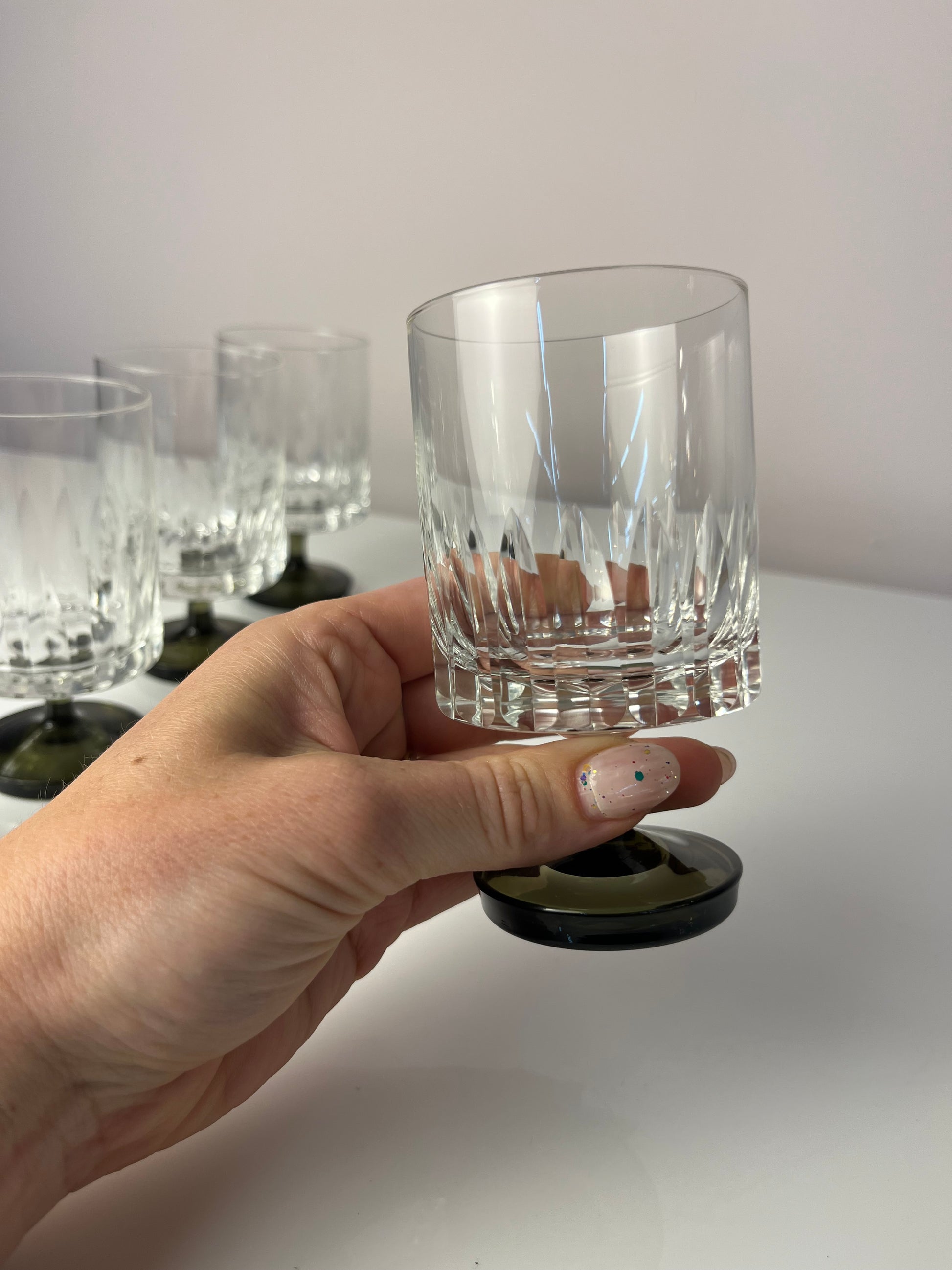 Set: 6x Weinglas mit grauem Sockel
