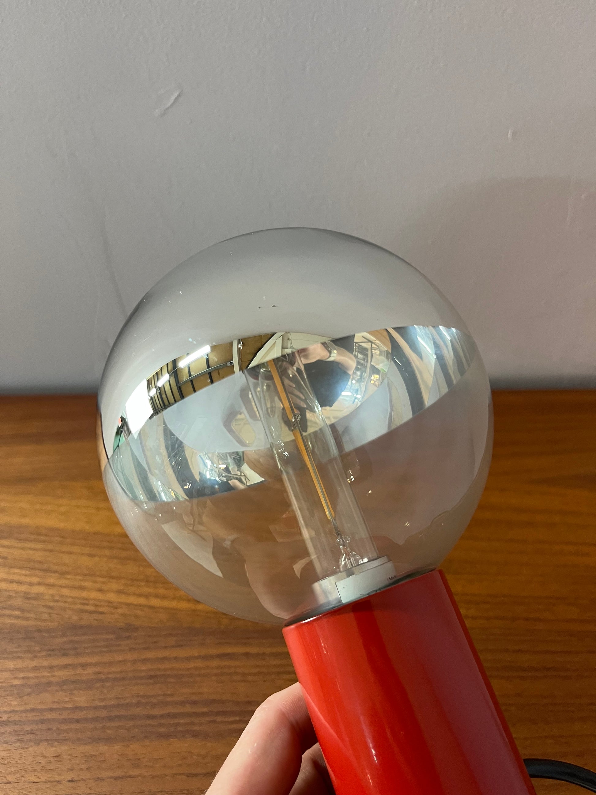 Tischlampe Big Globe rot von Motoko Ishii für STAFF