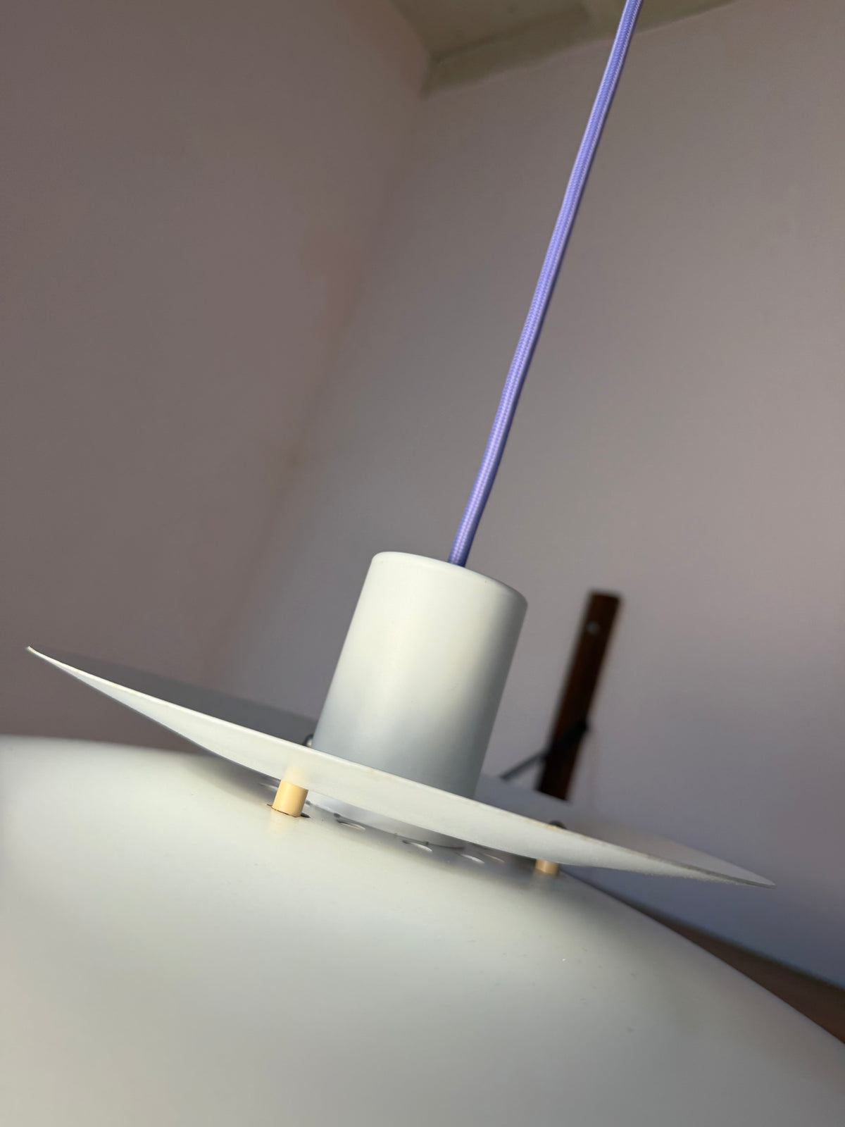 Lamellenlampe weiß lila von Formlight