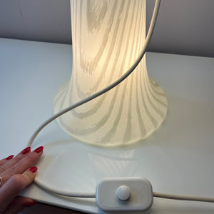 Pilzlampe weiß mit Zebramuster von Peill & Putzler