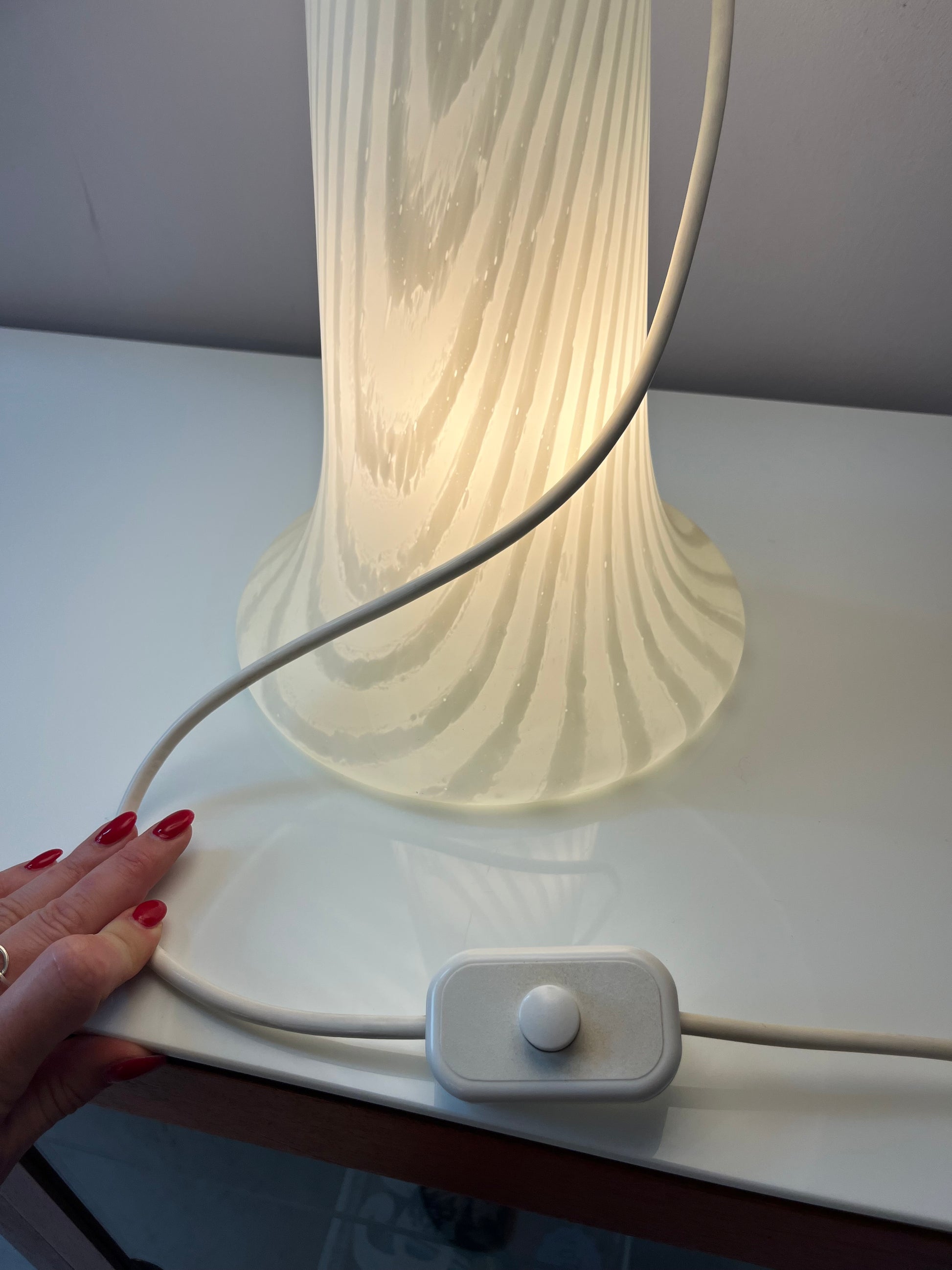 Pilzlampe weiß mit Zebramuster von Peill & Putzler
