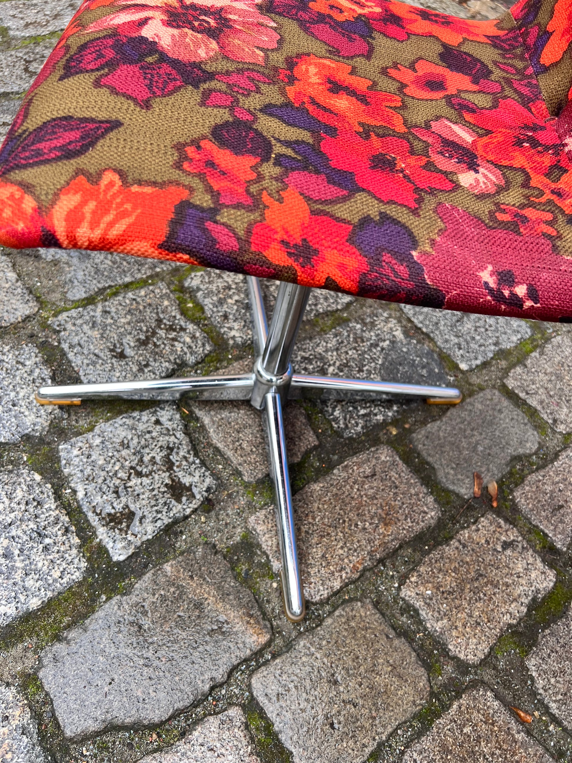 Set: 2x Drehstuhl rot floral von EKA Wohnmöbel