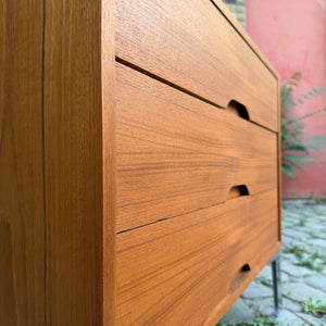 Kommode Teak mit Schubladen auf Chromfüßen