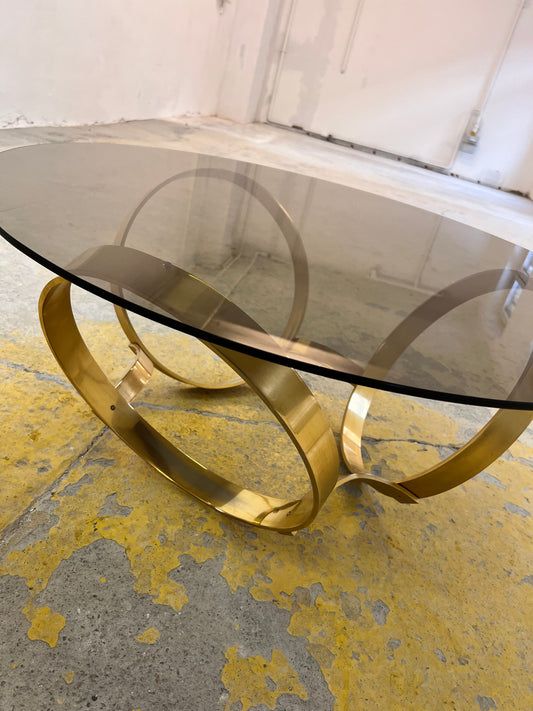 Runder Hesterberg Couchtisch mit Kreisgestell Messing Rauchglas