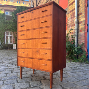 Kommode Teak mit Muschelgriffen aus Dänemark