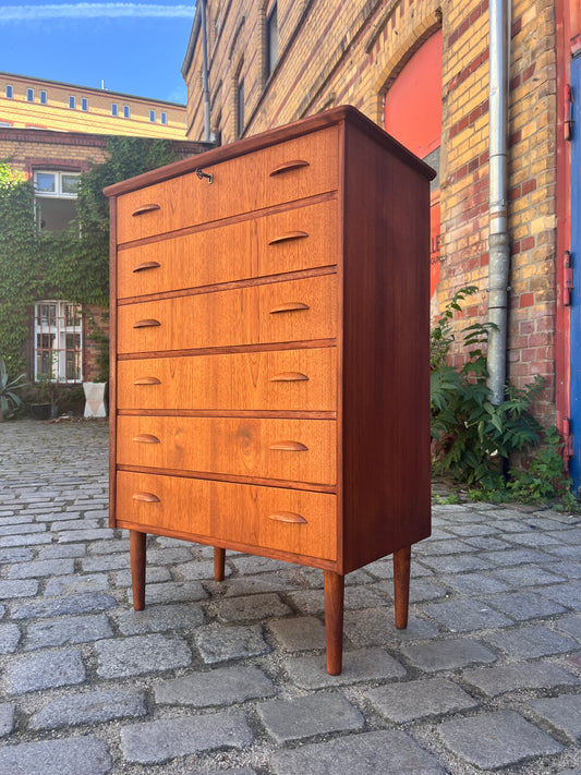 Kommode Teak mit Muschelgriffen aus Dänemark